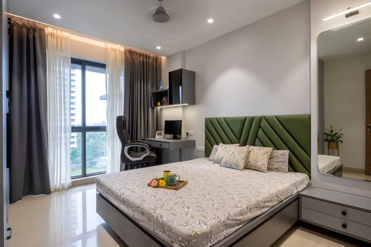 Modern Warmth — Residential Flat interior by Maitrise Associates — image 9